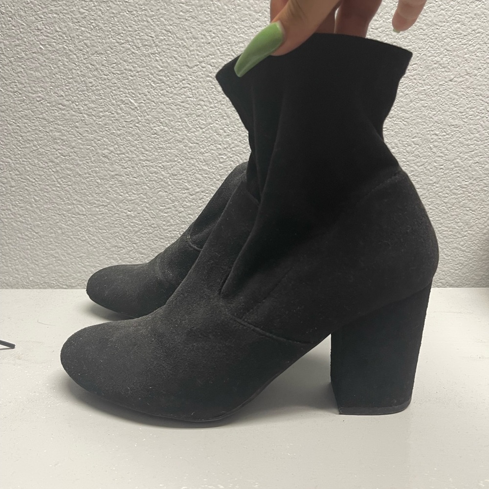 Black bootie shoes
